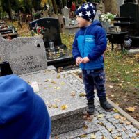 Wizyta Tygrysków- Urwisków na cmentarzu