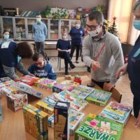 Zdjecie6.Uczestnicy warsztatow tworza prototyp gry