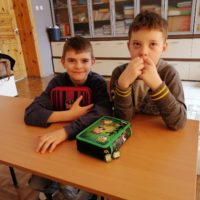 Uczniowie biorący udział w międzyszkolnym programie "Poznaj mnie, moje miasto i ciekawe okolice"