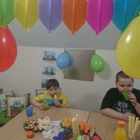 w przedszkolu świętowano urodziny Wojtka