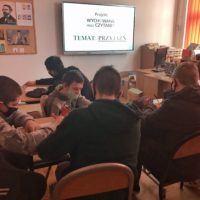 Uczniowie klasy 8e biorą udział w projekcie