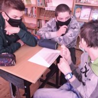 Uczniowie klasy 8e biorą udział w projekcie