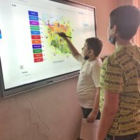 Uczniwoie_klasy5-rozwiazuja-quiz