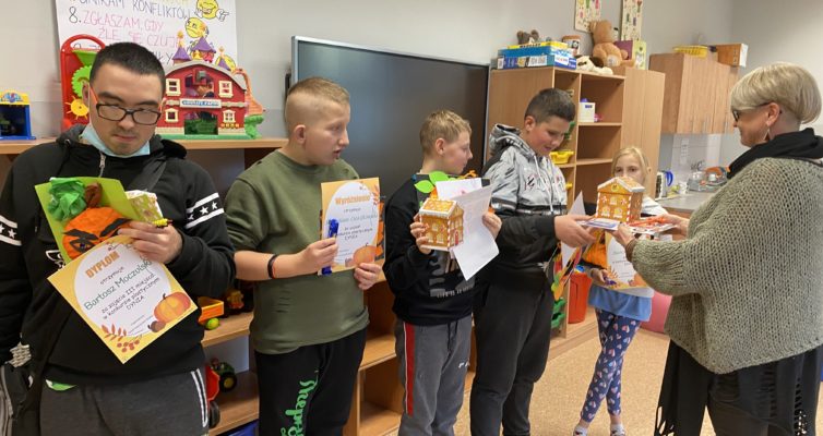 Konkurs plastyczny z „Dynią” w tle