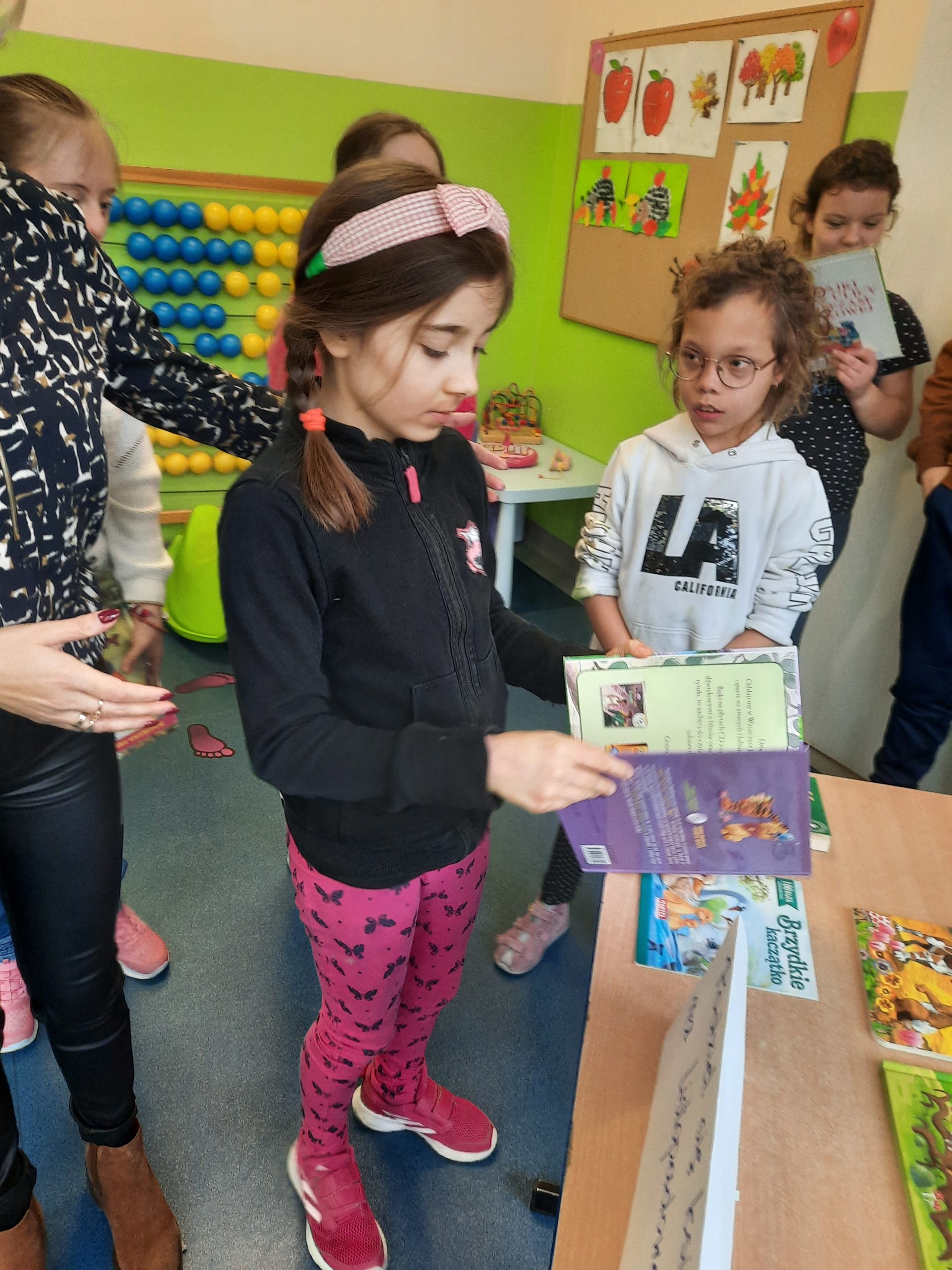 PODZIEL SIĘ KSIĄŻKĄ NA LISTOPADOWE WIECZORY