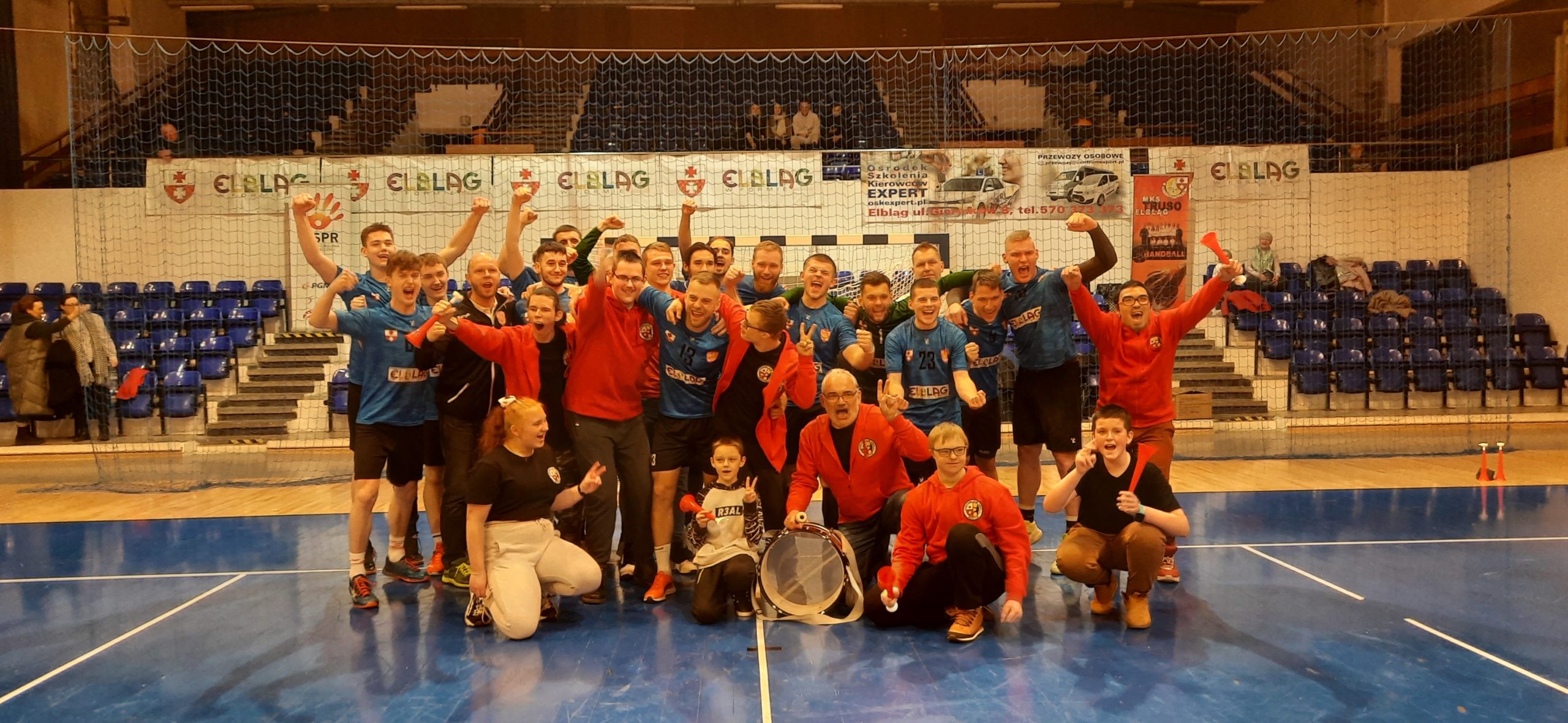 kibice INVICTUSA w prawie pełnym składzie stawili się w hali przy ul. Kościuszki