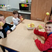 obchodziliśmy w świetlicy święto jabłka