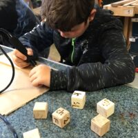 Karol-w-pracowni-stolarskiej