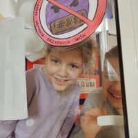 Bądź jak super brat, nie puszczaj wulgaryzmów w świat