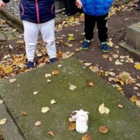 Wizyta Tygrysków- Urwisków na cmentarzu