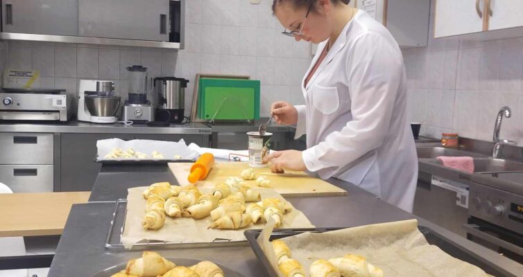 rogaliki na regionalną imprezę „Mikołajki na sportowo”