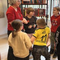 Odkrywając Świat z Nelą - Edukacyjne podchody w Warmińsko-Mazurskiej Bibliotece Pedagogicznej w Elblągu