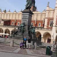 Uczniowie Szkoły Podstawowej XYZ odnoszą sukcesy na Mistrzostwach Polski w Pływaniu w Krakowie