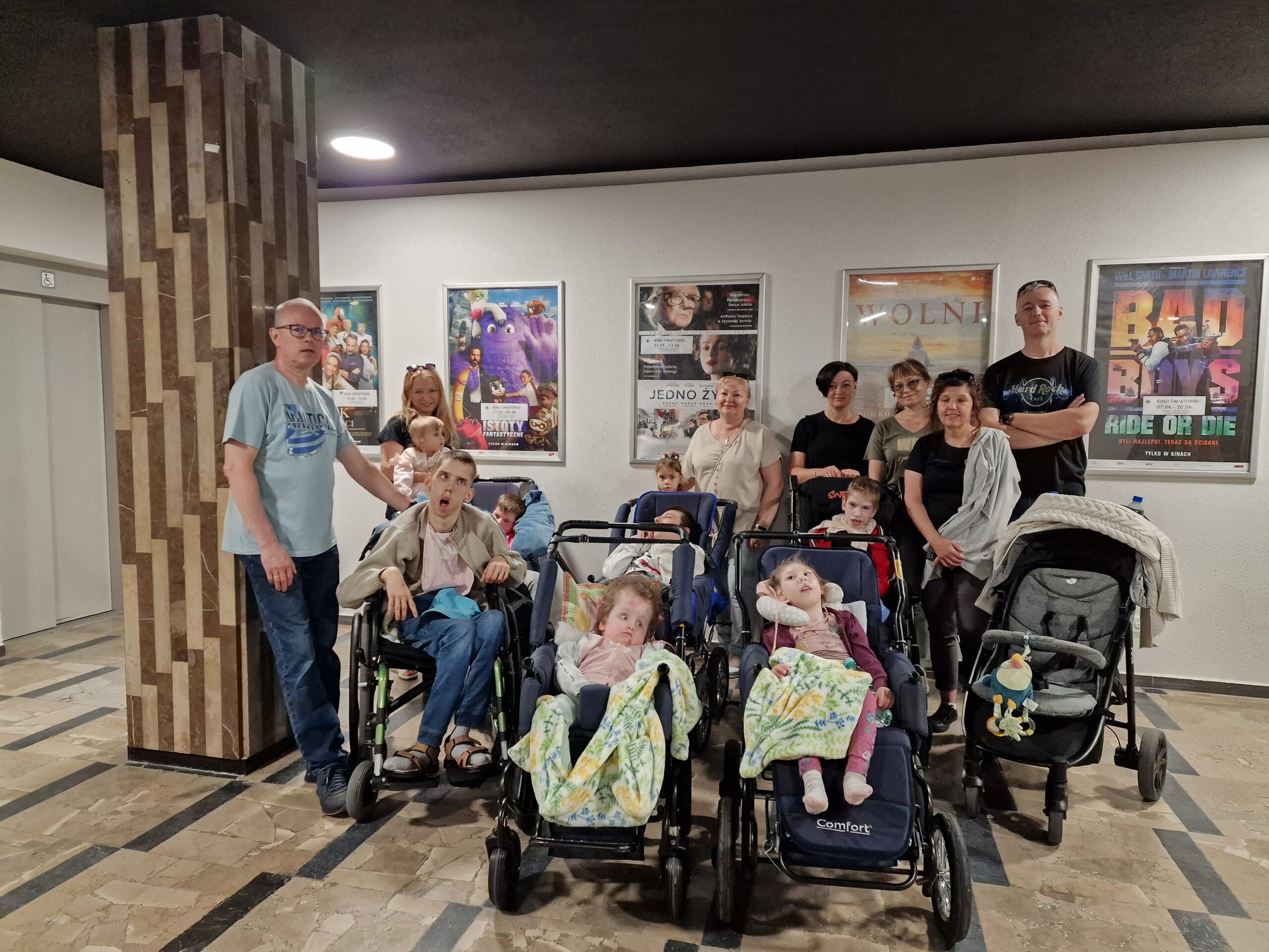 Seans filmowy w kinie Światowid